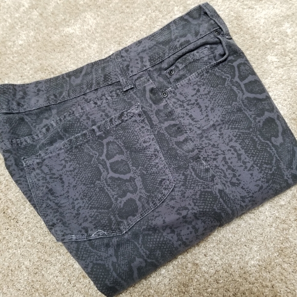 Snakeskin Jeans - Picture 2 of 12